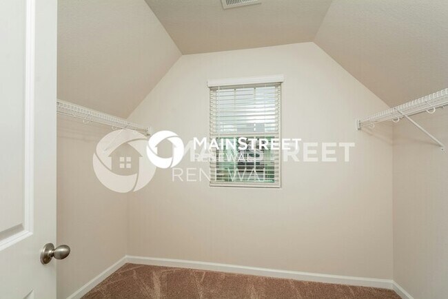 Building Photo - 4 Bedroom Pet-Friendly Home in Zebulon, NC...