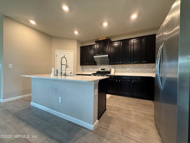 Building Photo - 141 Ren Wy