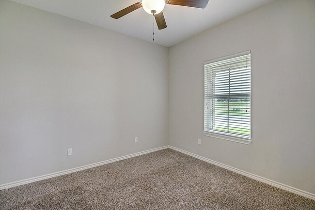 Building Photo - 3502 De Zavala St