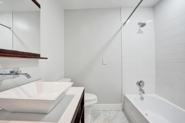Building Photo - 800 SW 12th Ct