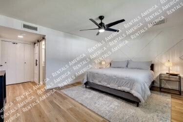 Building Photo - 1430 E Bell De Mar Dr