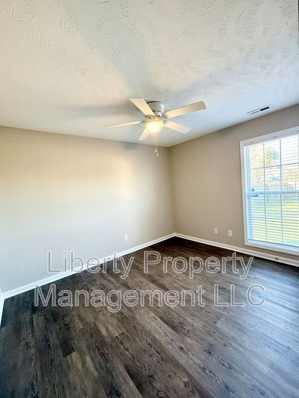 Building Photo - 805 Broadmore Dr