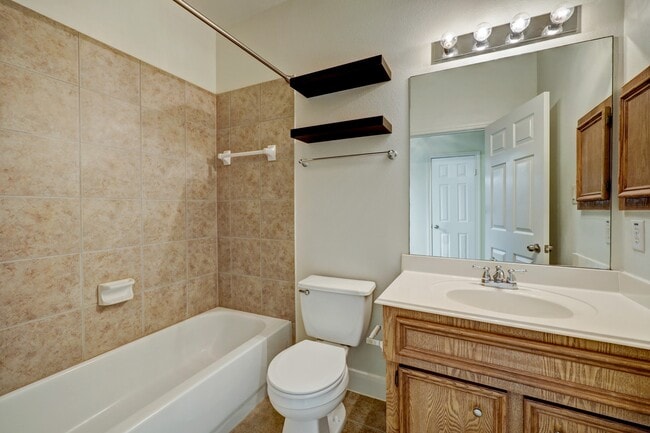 Building Photo - 5322 Nett St