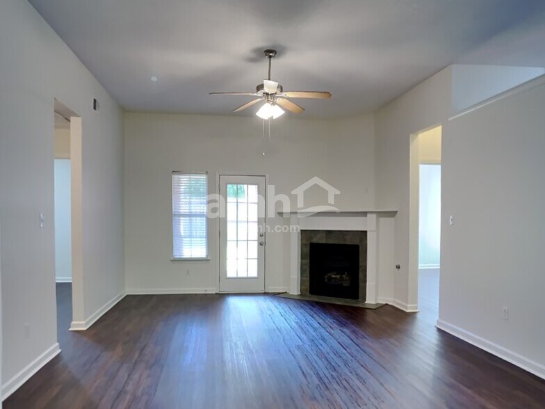 Building Photo - 4453 Graham Lake Dr