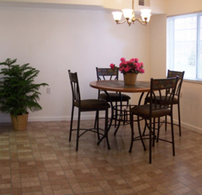 Building Photo - Setters Pointe