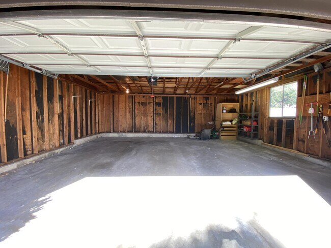 Building Photo - 3016 Apache Ln