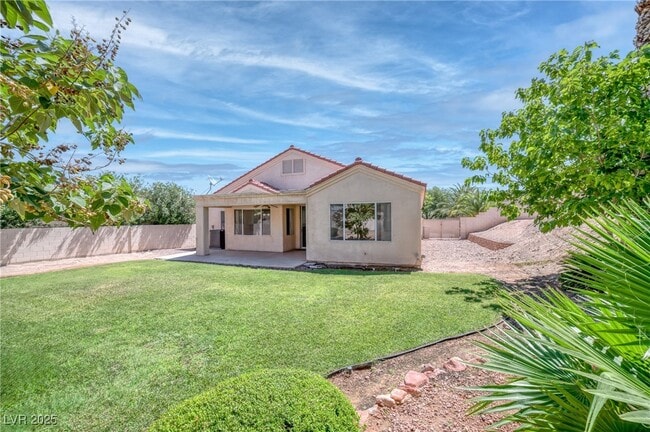 Building Photo - 2042 Hobbyhorse Ave