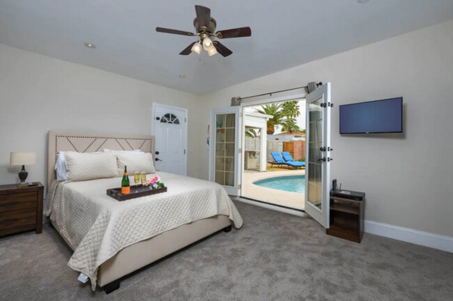 Building Photo - Beautiful Bungalow Home with Heated Pool on Golf Course