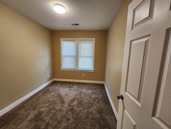 Building Photo - 2490 Woodmere St
