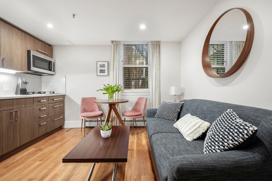 Comfortable living in Back Bay's best location - 290 Commonwealth Ave