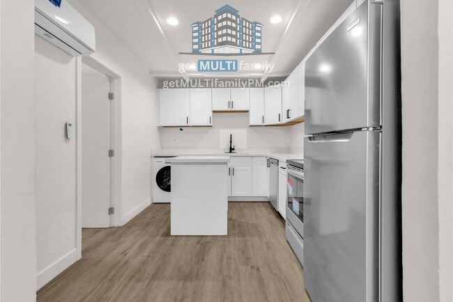 Building Photo - 325 N 17th Dr