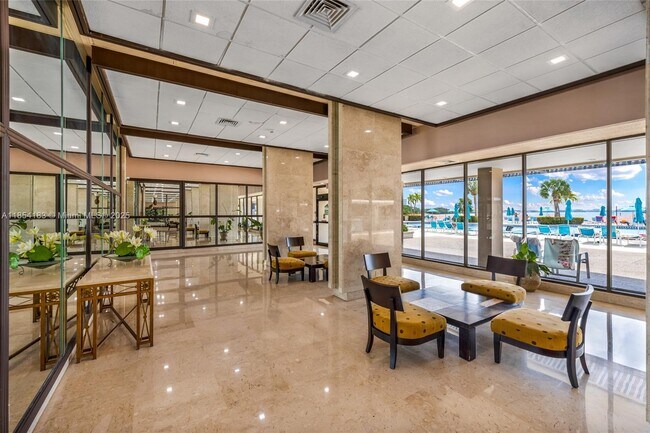 Building Photo - 300 Bayview Dr