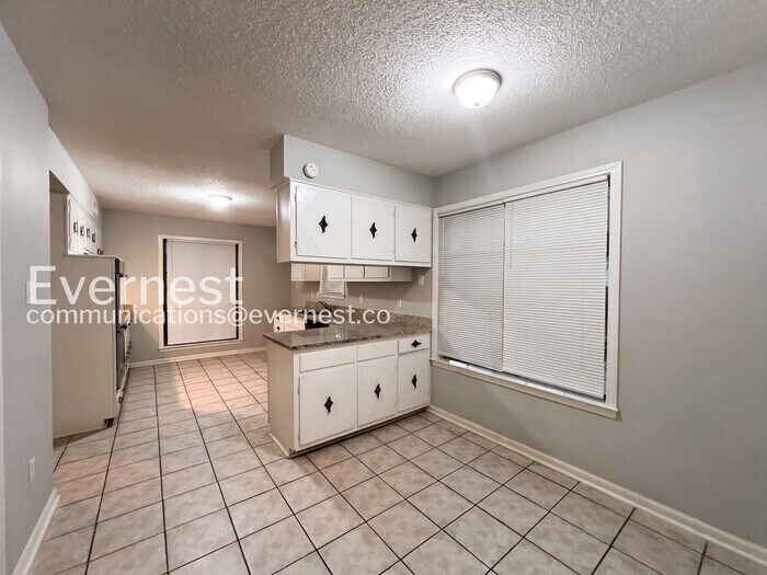 Building Photo - 3409 Kettlebrook Cove
