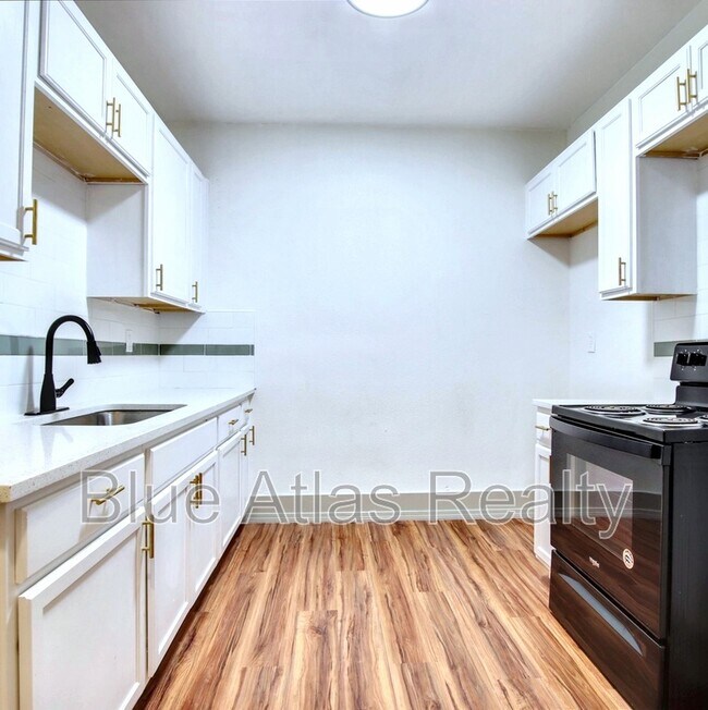 Building Photo - 2934 Purington Ave