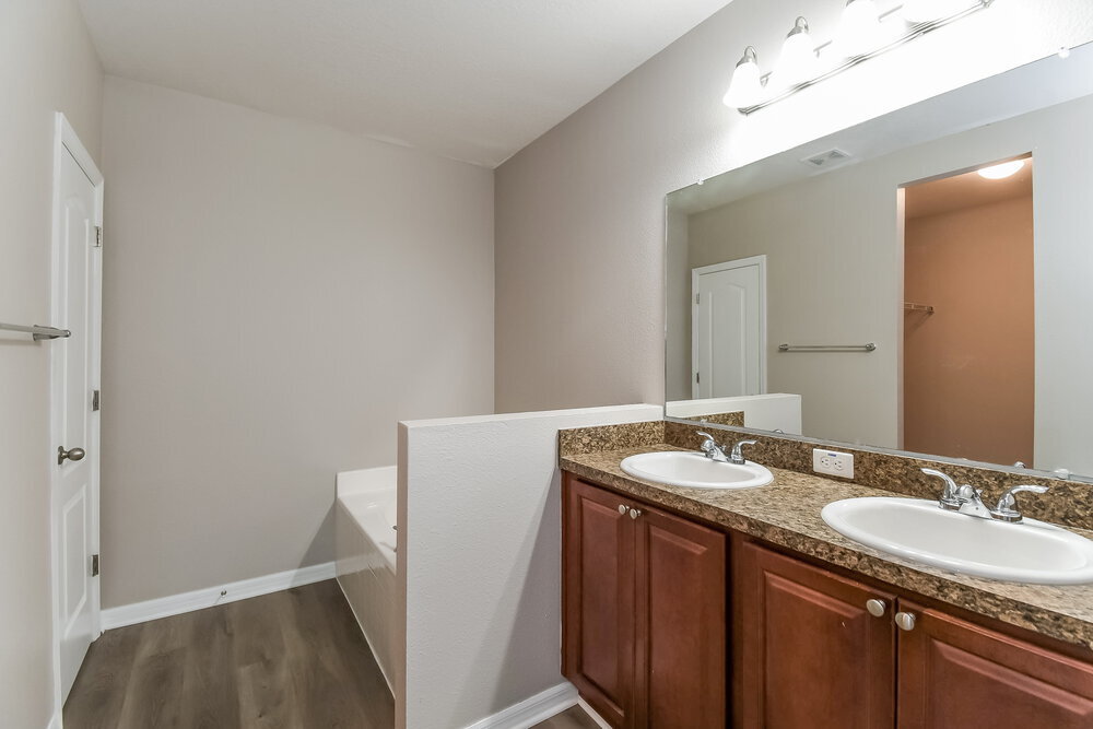 Building Photo - 5120 Magnolia Valley Dr