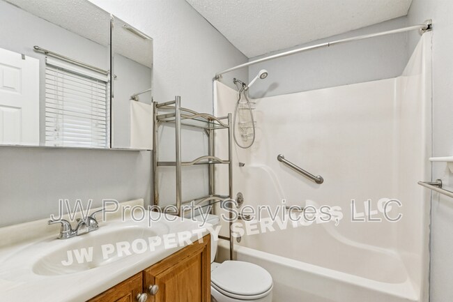 Building Photo - 2749 Varnado St