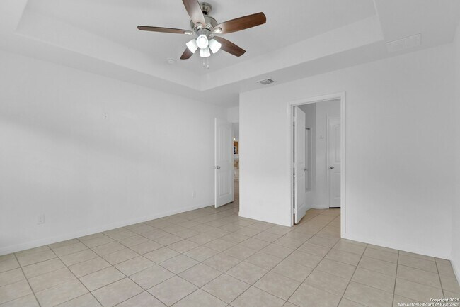 Building Photo - 2720 Golf Dr