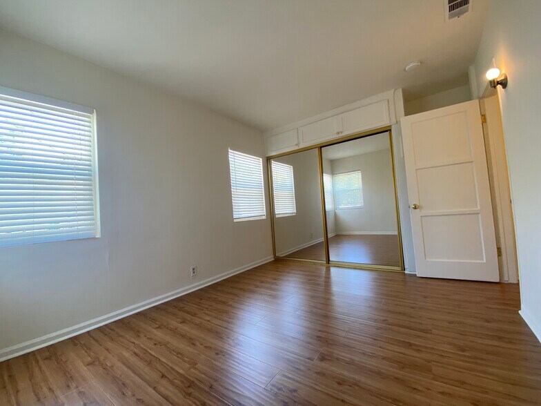 Building Photo - 1621 Del Amo Blvd