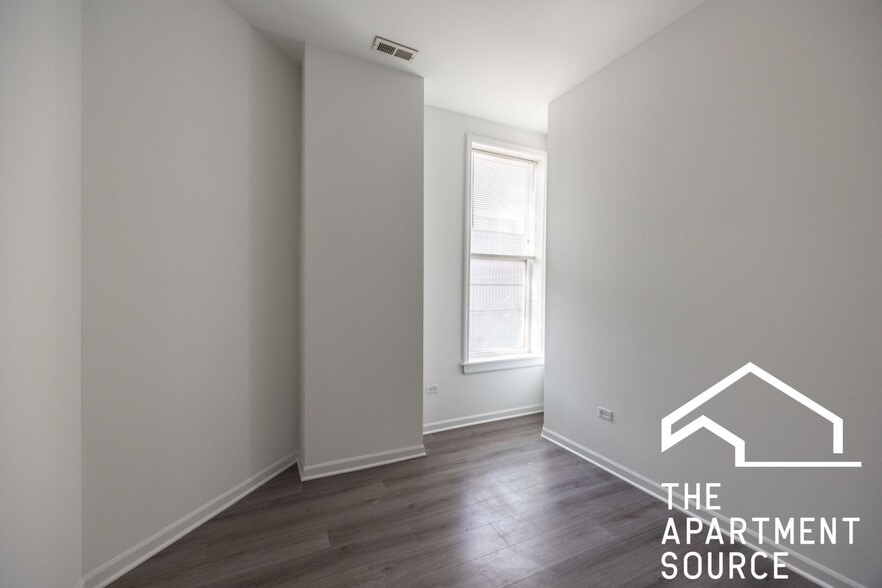 Building Photo - 2020 S Throop St