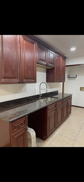 Building Photo - 2423 SW 90th St