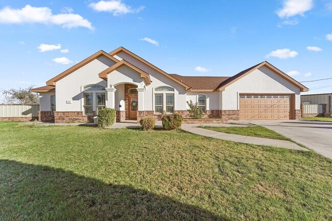 Primary Photo - 1400 N Redondo Ave