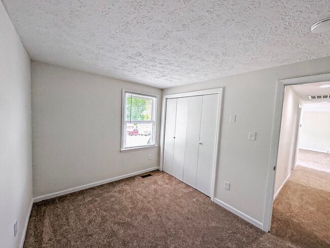 Building Photo - Charming and 3 Bed 2.5 Bath Home In Serene...