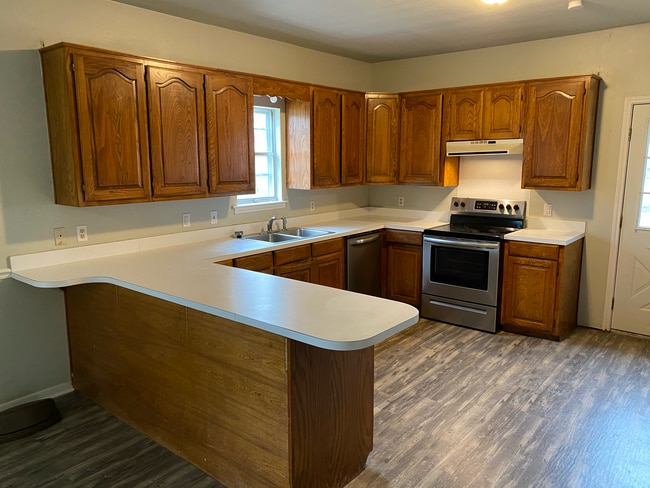 Building Photo - 211 N Avenue T