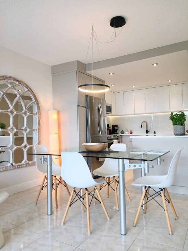 Building Photo - 1830 Embassy Dr