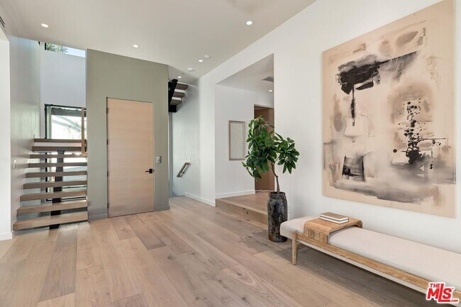 Building Photo - 16879 Mooncrest Dr