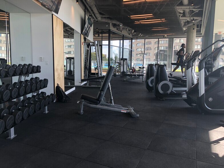 Building Photo - 701 S Wells St