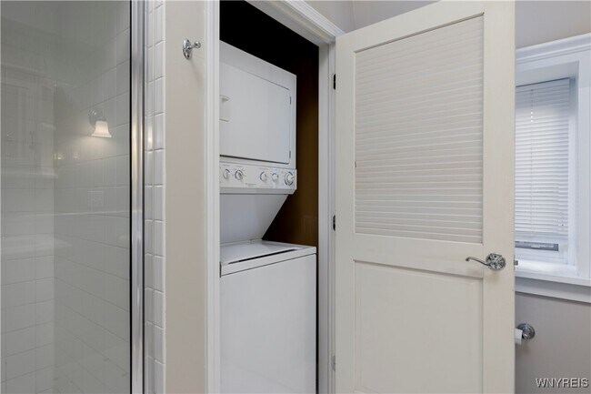 Building Photo - 414 Franklin St