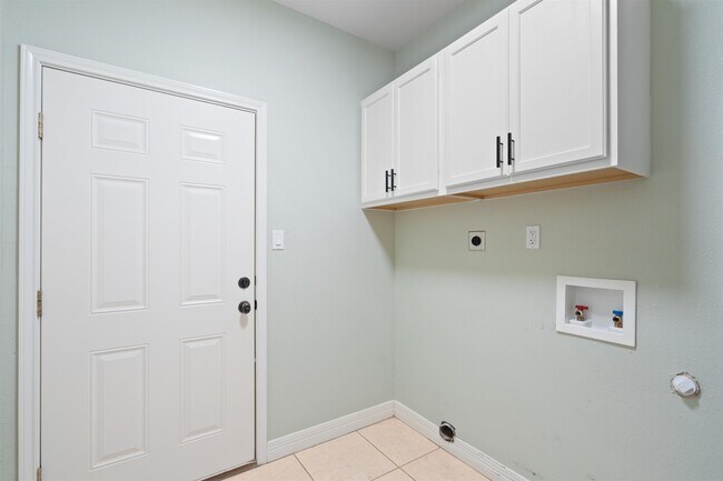 Building Photo - 206 Saddle Blanket