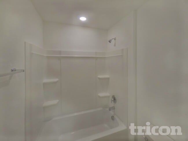 Building Photo - 811 Ponderosa Ln