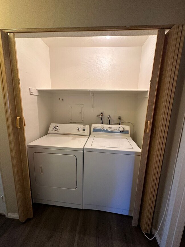 Building Photo - 6114 Meadowgrass Ln