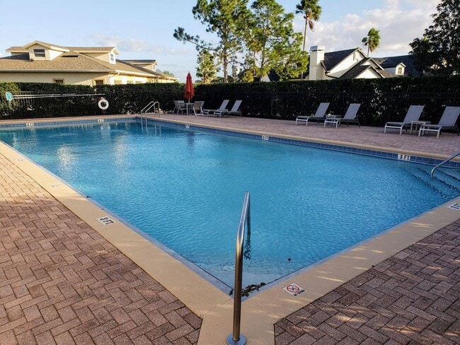 Building Photo - Beautiful 2 Bed 2.5 Bath Townhouse in Magn...