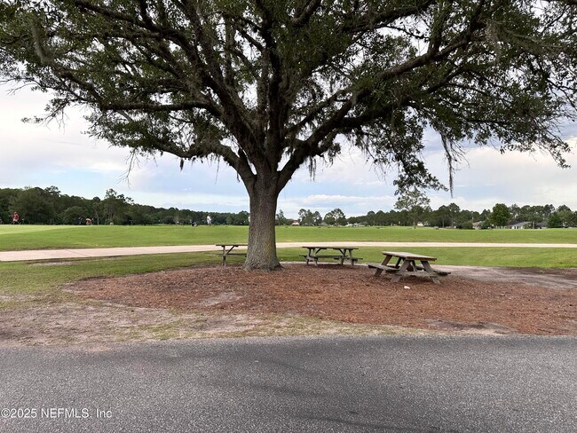 Building Photo - 4545 Golf Ridge Dr