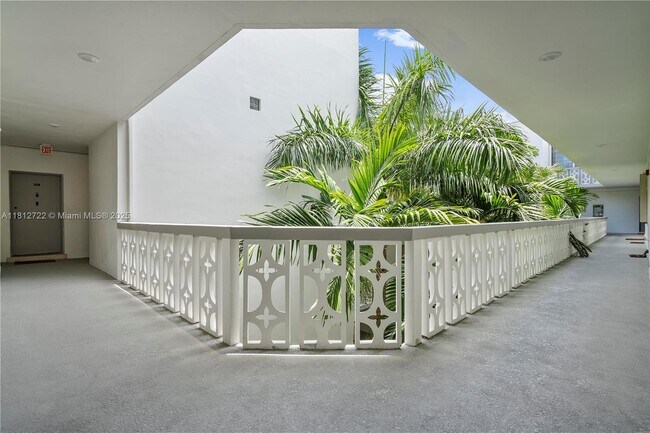 Building Photo - 9700 W Bay Harbor Dr