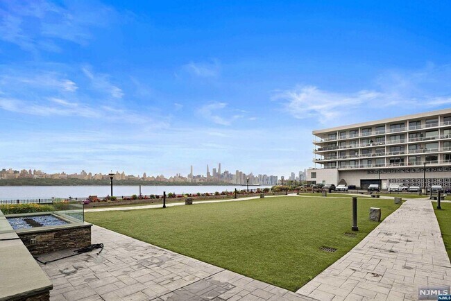 Building Photo - 9 Somerset Ln