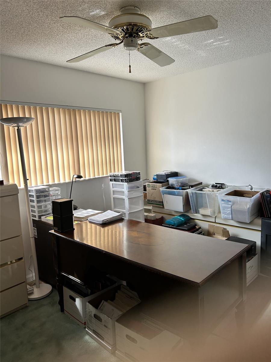 Building Photo - 3121 N Palm Aire Dr