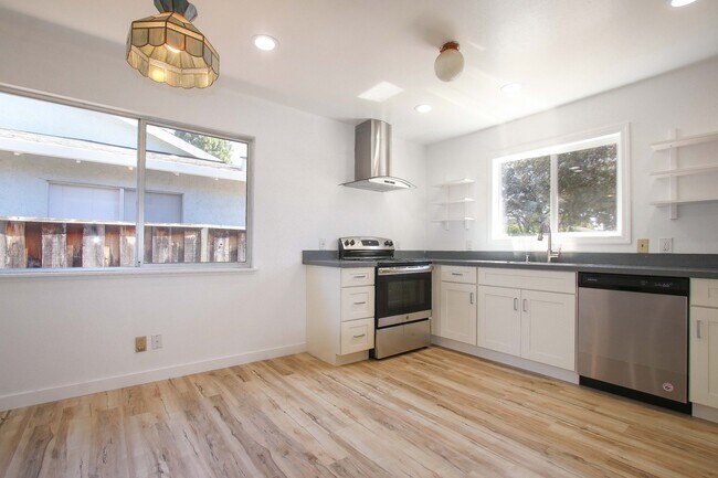 Building Photo - 577 S Eden Ave