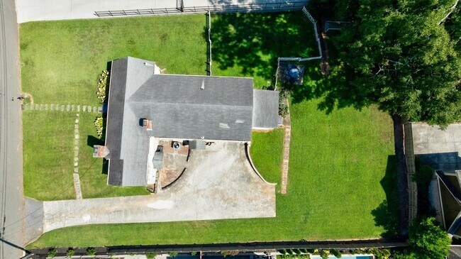 Building Photo - 65 Spruell Springs Rd