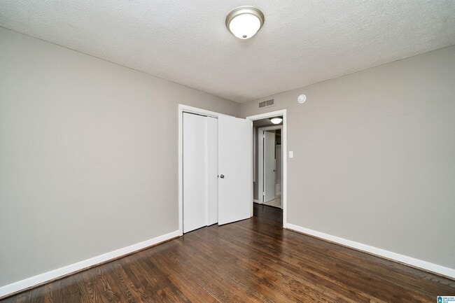 Building Photo - 832 Alden Ave