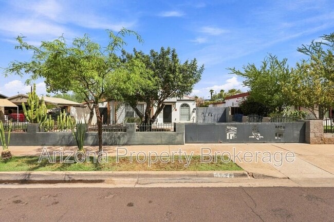 Building Photo - 1128 E Almeria Rd