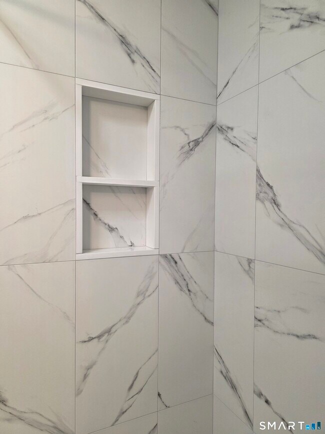 Building Photo - 87 Aspetuck Vlg