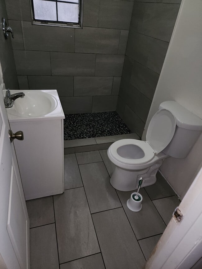 Building Photo - 1221 Palo Alto Ave