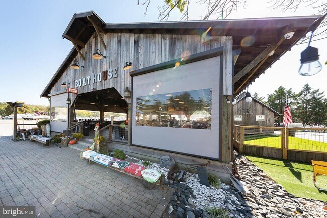 Building Photo - 4922 Lerch Dr