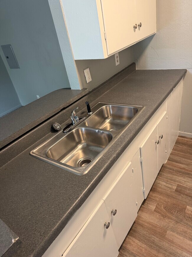 Building Photo - Pine Street Terrace