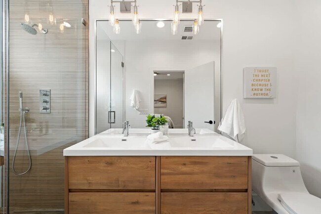 Building Photo - 2110 W Washington Blvd