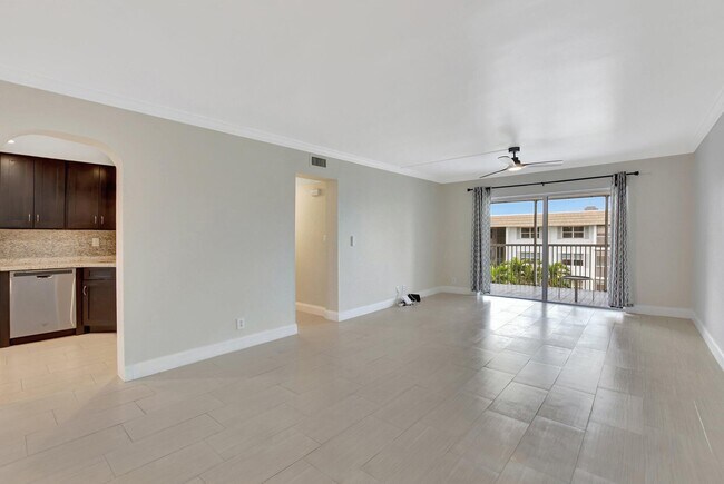 Building Photo - 200 W Camino Real