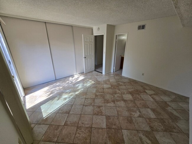 Building Photo - Spacious 4 Bedroom Home with 2-Car Garage & Large Living Areas